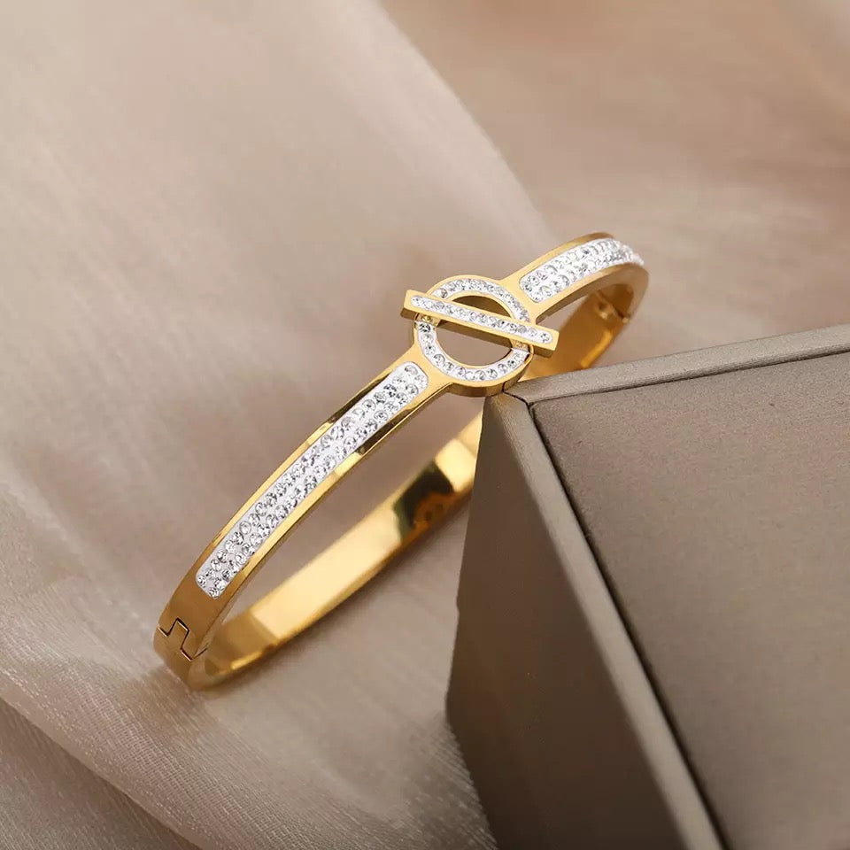 Round Focal Point Bracelet